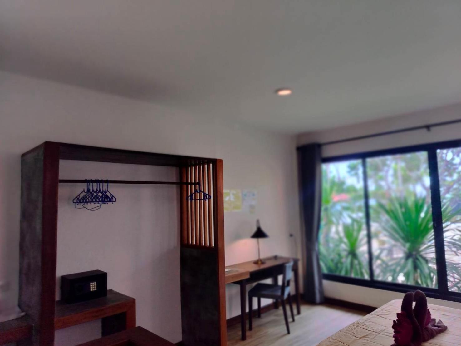D.r. Lanta Bay Ko Lanta